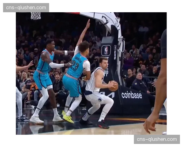 独行侠vs太阳第三节:东契奇、布克开启对飚模式,双方战术简化为球星单打 独行侠vs太阳第三节:东契奇、布克开启对飚模式,双方战术简化为球星单打